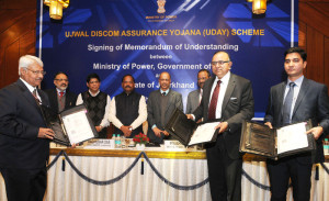 The JS (Distribution), Ministry of Power, Dr A.K Verma, the Pr. Secretary (Energy) of Jharkhand, Shri S.K.G. Rahate and the MD, JBVNL, Shri Ameet Kumar signed the first MOU with the State of Jharkhand on UDAY (Ujwal Discom Assurance Yojana) for operational & financial turnaround of Discoms, in the presence of the Chief Minister of Jharkhand, Shri Raghubar Das, in New Delhi on January 05, 2016. The Secretary, Ministry of Power, Shri P.K. Pujari, the Secretary, Ministry of New and Renewable Energy (MNRE), Shri Upendra Tripathy, the Secretary (Coal), Shri Anil Swarup and the Chief Secretary Jharkhand Shri Rajiv Gauba are also seen.