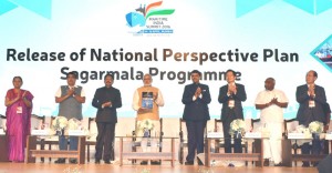 The Prime Minister, Shri Narendra Modi releasing the National Perspective Plan Sagarmala Programme, at the Maritime India Summit, in Mumbai on April 14, 2016.  	The Governor of Maharashtra, Shri C. Vidyasagar Rao, the Union Minister for Road Transport & Highways and Shipping, Shri Nitin Gadkari, the Chief Minister of Maharashtra, Shri Devendra Fadnavis, the Chief Minister of Gujarat, Smt. Anandiben Patel, the Minister of State for Road Transport & Highways and Shipping, Shri P. Radhakrishnan and other dignitaries are also seen.