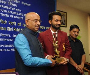 The Minister of State for Youth Affairs and Sports (I/C), Water Resources, River Development and Ganga Rejuvenation, Shri Vijay Goel conferring the Arjuna Award on Cricketer Ajinkya Rahane, in New Delhi on September 16, 2016.