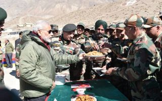 pm-celebrates-diwali-with-jawans-people-near-india-china-border_indianbureaucracy