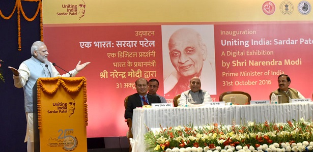 narendra-modi-addressing-the-gathering-digital-exhibition-uniting-india-sardar-patel_indianbureaucracy