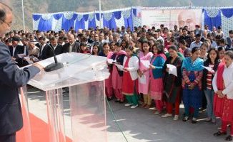 sh-n-l-sharma-directorpersonnel-administring-oath-to-employees-2