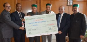 cmd-directorpersonnelsjvn-presenting-cheque-to-honble-chief-minister