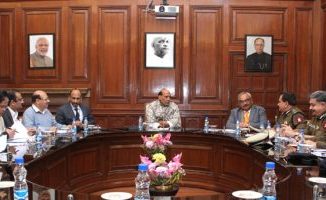 home-minister-chairs-indian-bureaucracy