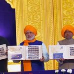 The Prime Minister, Shri Narendra Modi releasing the commemorative postage stamp on 350th Prakash Parv celebrations of Guru Gobind Singh Ji, in Patna, Bihar on January 05, 2017.
The Governor of Bihar, Shri Ram Nath Kovind, the Union Minister for Electronics & Information Technology and Law & Justice, Shri Ravi Shankar Prasad, the Chief Minister of Bihar, Shri Nitish Kumar and the Chief Minister of Punjab, Shri Parkash Singh Badal are also seen.