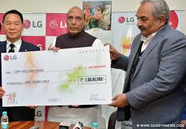 Home Minister receives cheque of 1Cr for CRPF Welfare Fund -indianbureaucracy