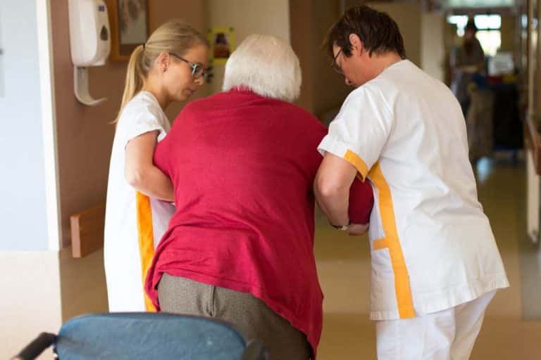 Elderly people choosing wrong shoes have a lower quality of life