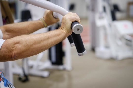 adults, Weight training beats cardio