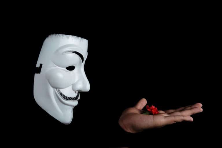 Anonymity dulls