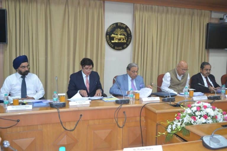 Finance Commission meets Eminent Economists in Mumbai