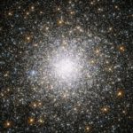 Hubble snaps a crowded cluster