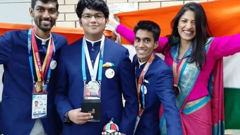 Gold in Water Technology, Silver in Web Technologies, 2 Bronzes in Jewellery