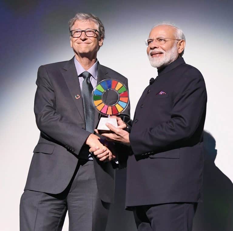 PM receives Global Goal Keeper Award