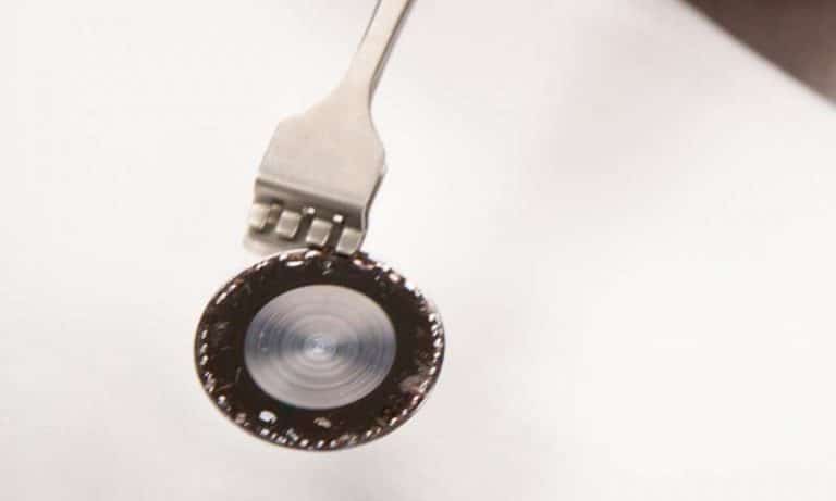 Engineers develop thin, lightweight lens