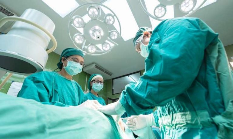 Female surgeons earned 24% less per hour while operating compared to male surgeons