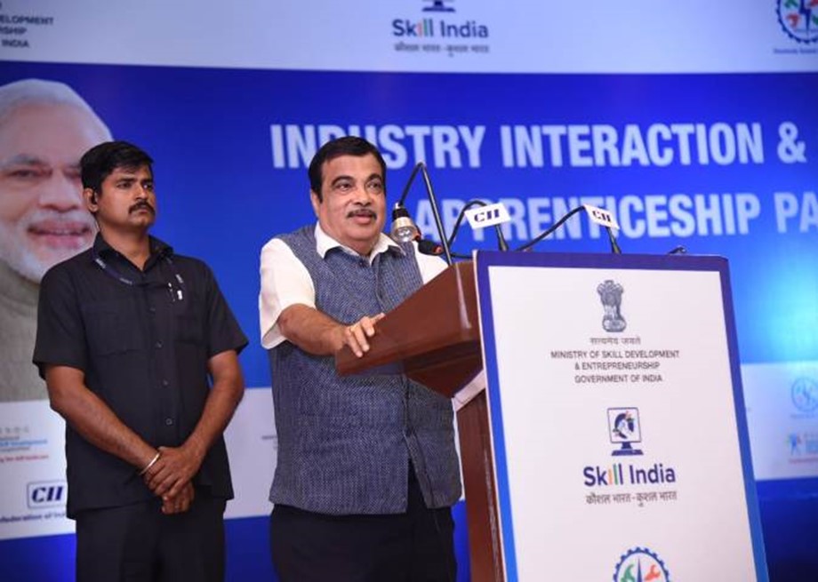 State Govts & Industry commit 7 Lakh apprentices for current fiscal year