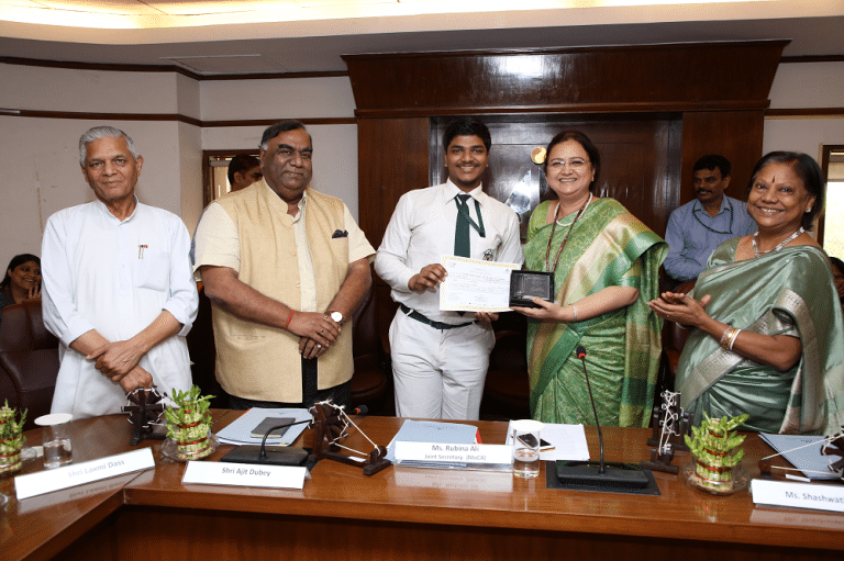 AAI organizes Inter-School Hindi Debate