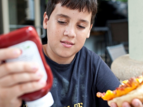 How far schoolkids live from junk food sources tied to obesity