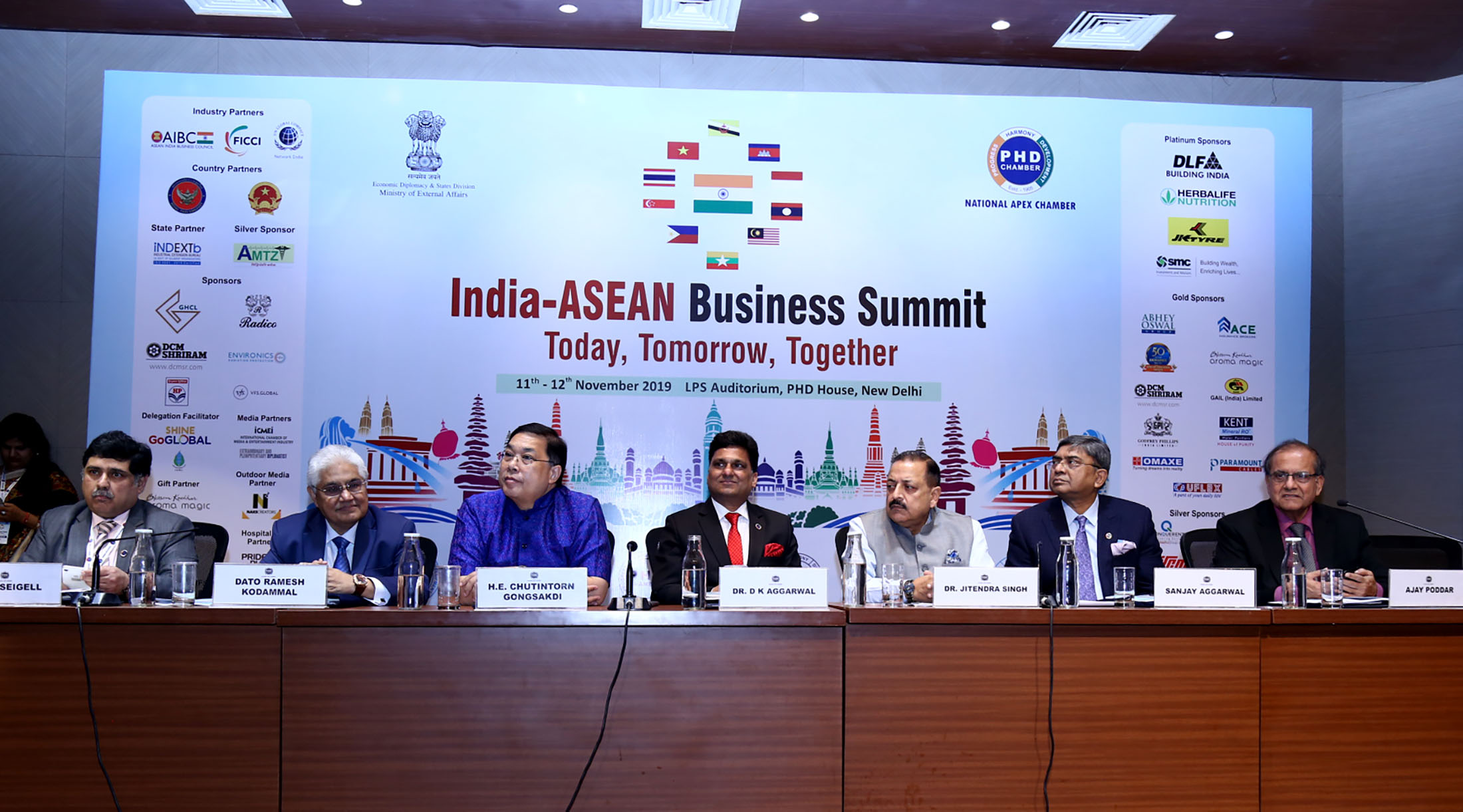 Jitendra Singh addresses the inaugural session of India-ASEAN Business Summit