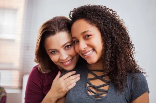 Teens who have loving bond with mother less likely to enter abusive relationships