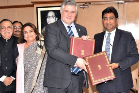 Ministry of Railways signs MoU with University of Birmingham for establishment of Centre of Excellence for Next Generation Transportation SystemsMinistry of Railways signs MoU with University of Birmingham for establishment of Centre of Excellence for Next Generation Transportation Systems