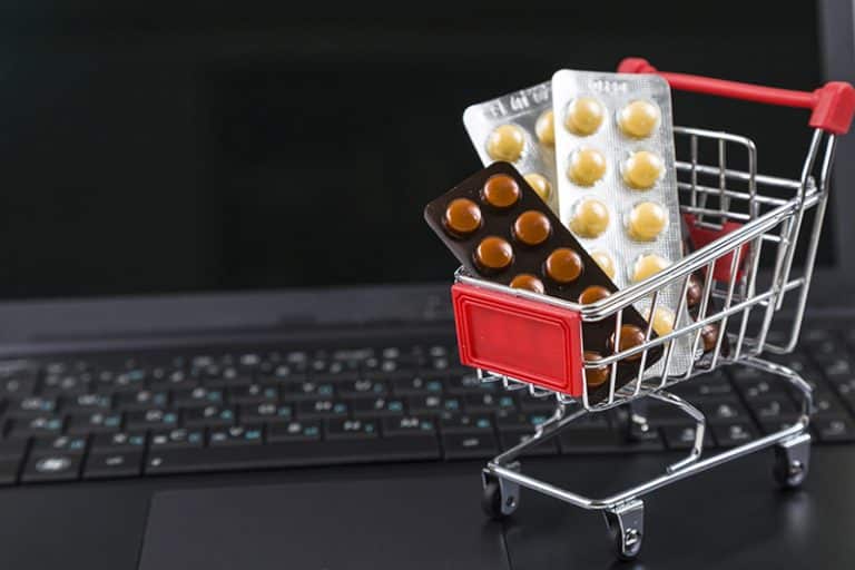 Online Selling of Medicines without Qualification