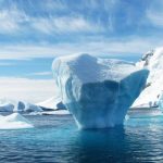 Cracks in Arctic sea ice turn low clouds on and off