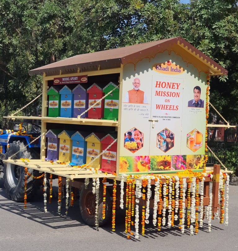 Nitin Gadkari Flags off Apiary on Wheels