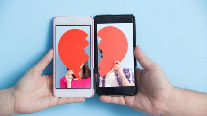 How social media makes breakups that much worse