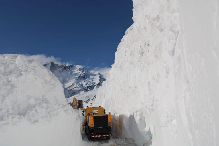 BRO clears Rohtang Pass three weeks in advance