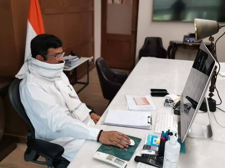 Dharmendra Pradhan calls upon the OMC officials to speed up the delivery of free cylinders to PMUY beneficiaries