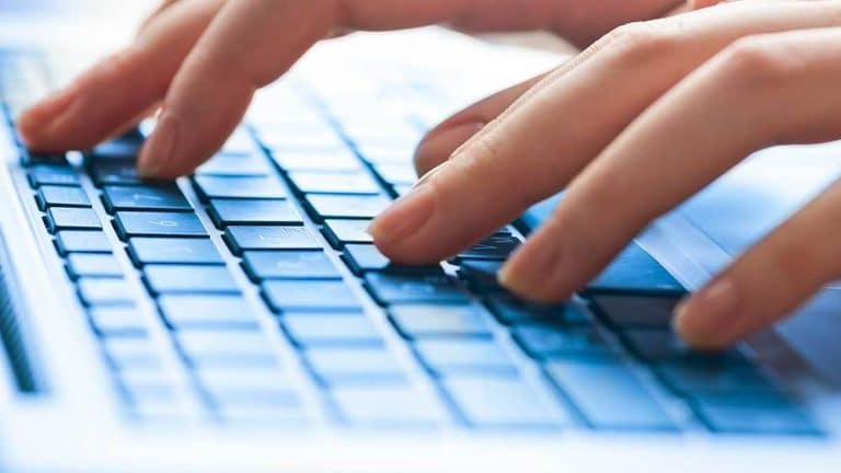 Early warning system to fight disinformation online