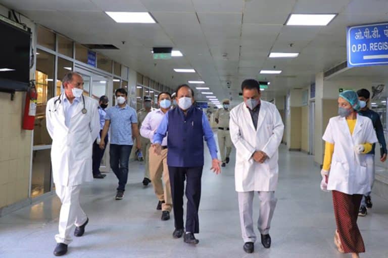 Harsh Vardhan visits LNJP Hospital to take stock of preparedness to overcome COVID-19