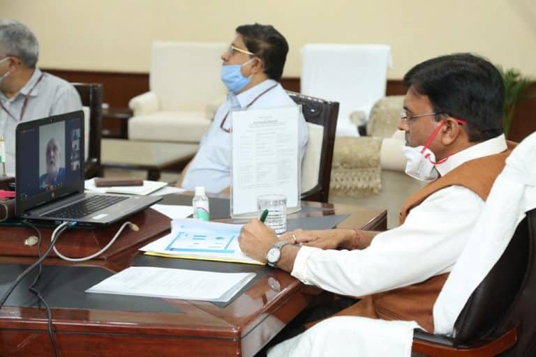 Mansukh Mandaviya interacts with Indian Maritime Sector representat