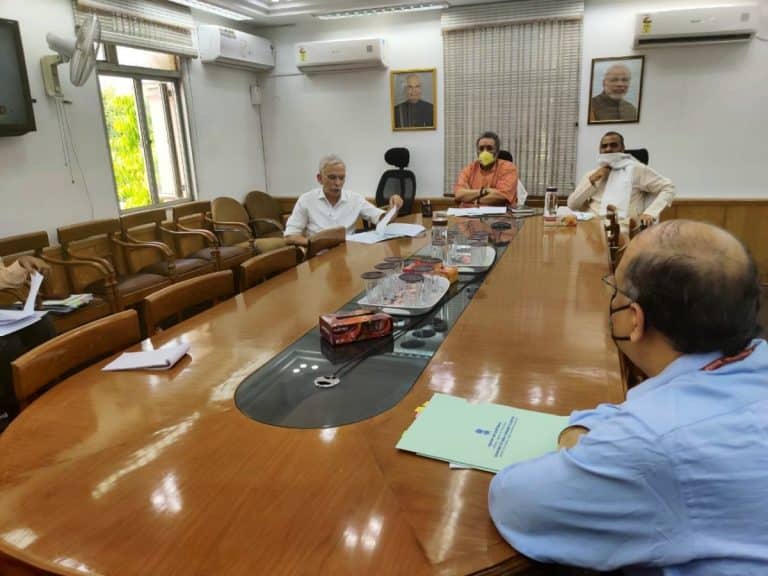 Giriraj Singh presents awards to the winners of “Startup India-Animal HusbandryGiriraj Singh presents awards to the winners of “Startup India-Animal Husbandry