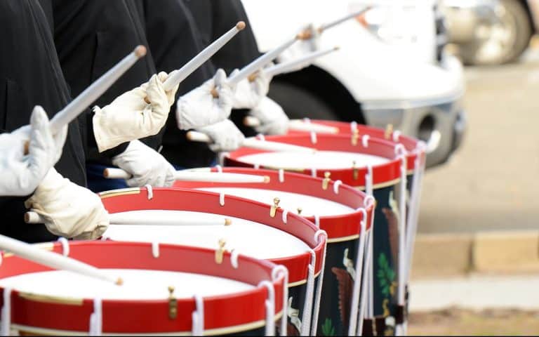 Hearts that drum together beat together