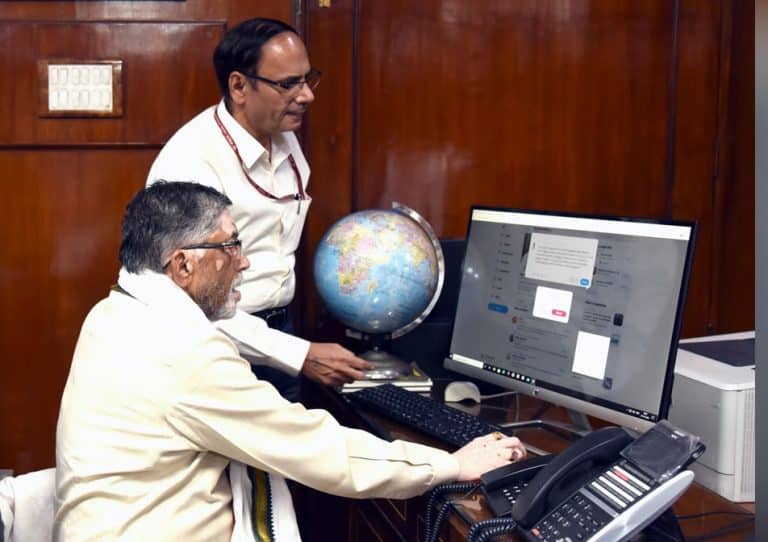 Santosh Gangwar inagurates Twitter handle @LabourDG
