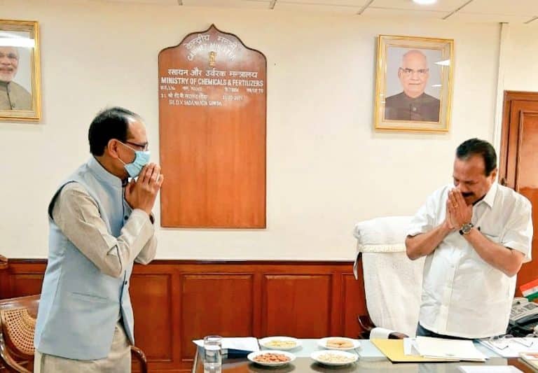 Minister Assures Madhya Pradesh CM of adequate supply of Urea