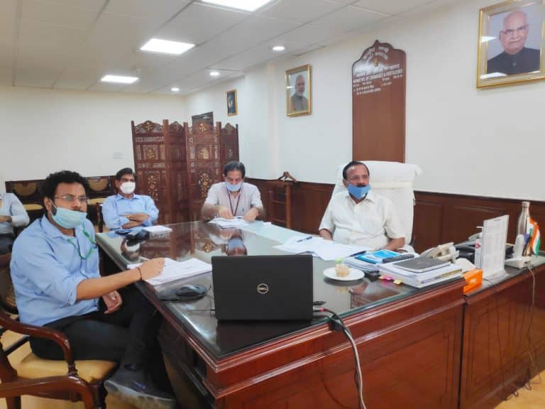 Union Minister for Chemicals & Fertilizers holds meeting with stakeholders of fertilizers sector