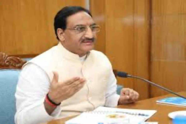 Union Minister for HRD holds a brainstorming session regarding