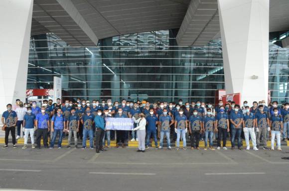 Ministry of Shipping has facilitated more than 1 lakh crew change in Indian ports and charted flights Ministry of Shipping has facilitated more than 1 lakh crew change in Indian ports and charted flights