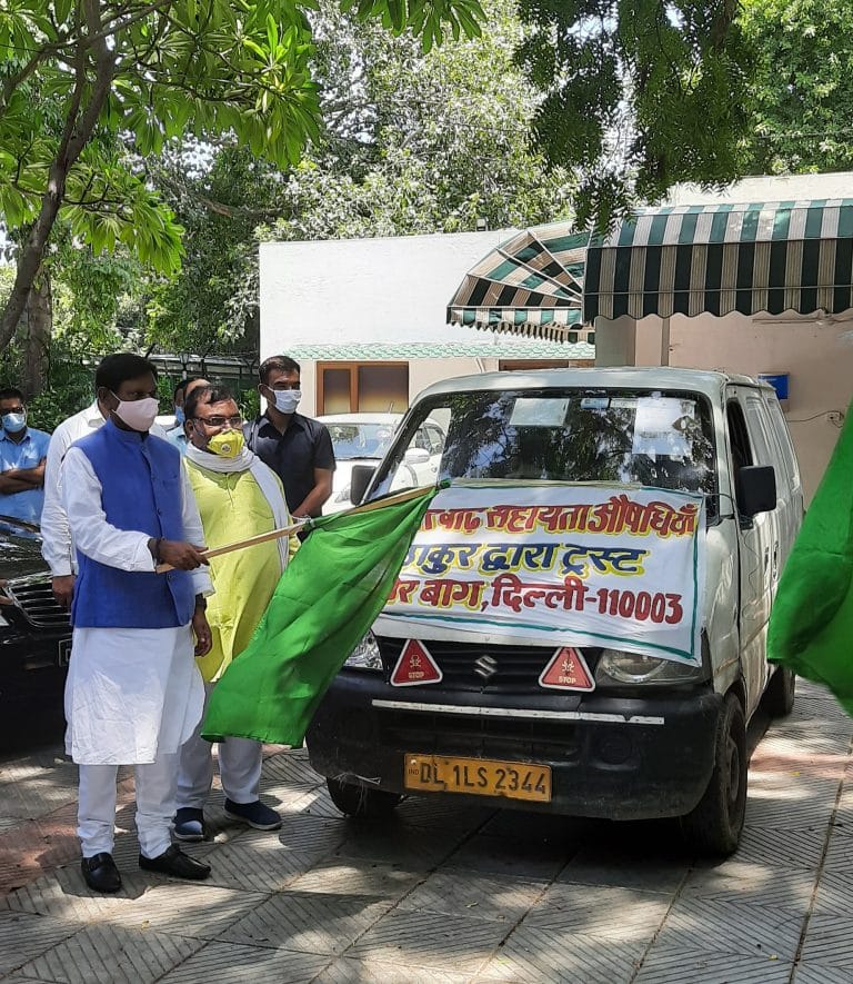 Arjun Munda Flags off “Medicine Van” for Bihar flood