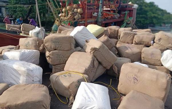 Customs seizes smuggled textiles worth 3.3 Cr on fishing trawler to Bangladesh