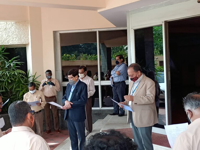 Dr Deepak Kumar Hota, CMD, BEML administered the pledgeto BEML Directors, Officers and employees at BEML Corporate Office.