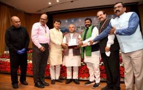 Narendra Singh Tomar distributes awards