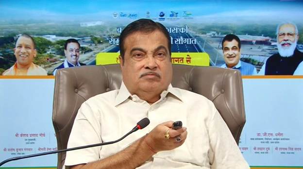 Nitin Gadkari lays Foundation Stone