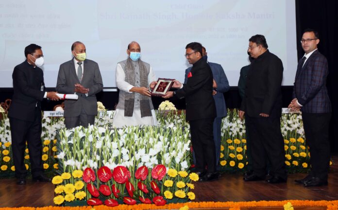 Raksha Mantri gives away awards