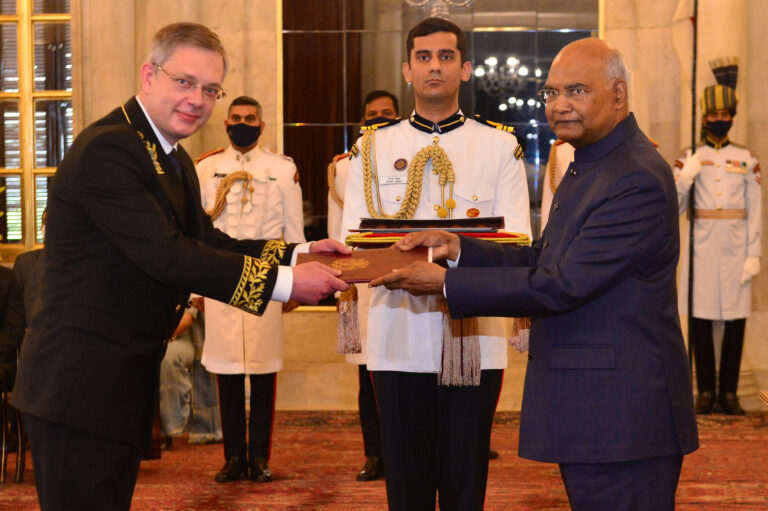 Envoys of five nations present credentials