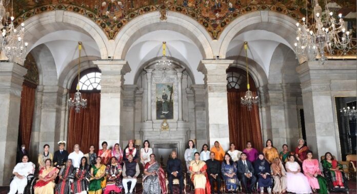 President of India presents Nari Shakti Puraskar