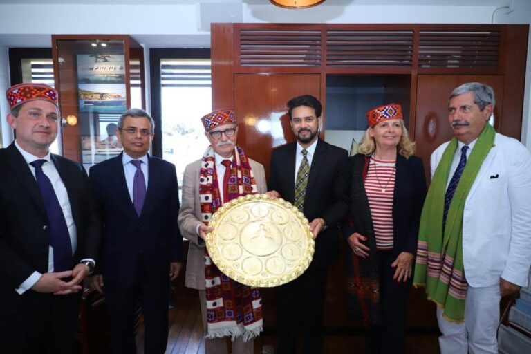 Anurag Singh Thakur gifts Himachali Thaal
